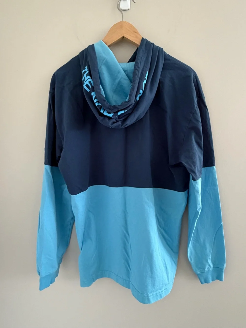 The North Face Men’s Medium Blue Colorblock Hooded Long Sleeve T Shirt Hoodie
